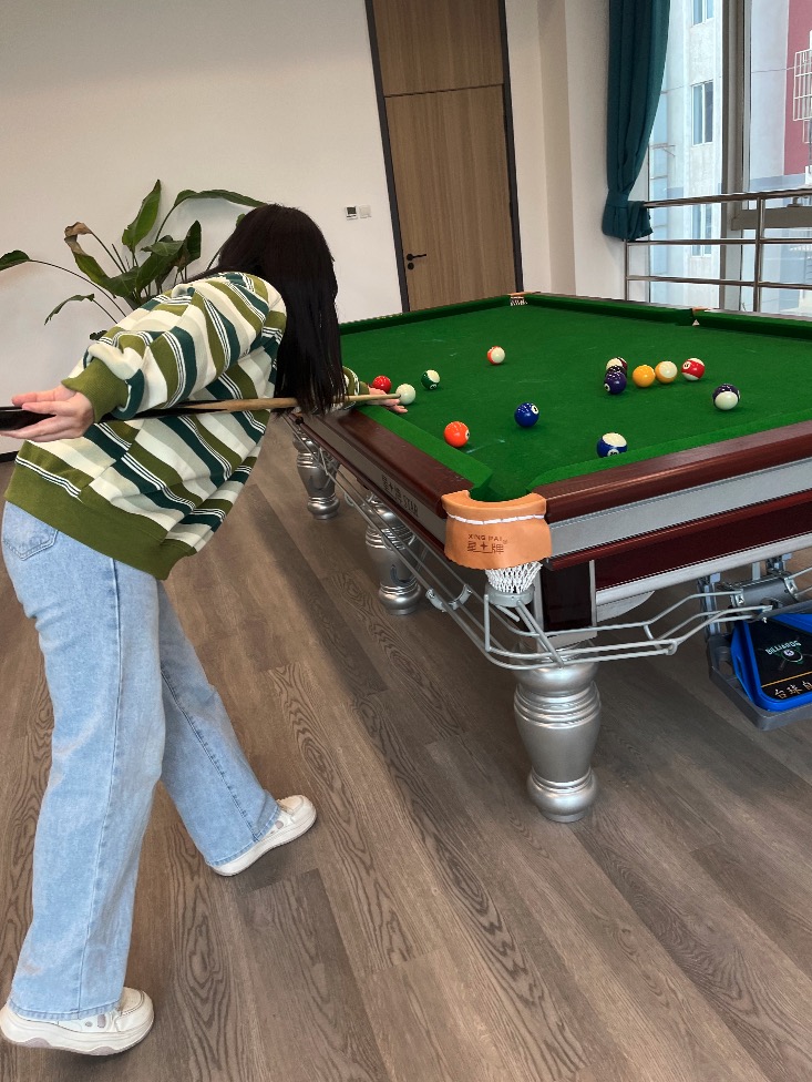 台球女神，我输了！